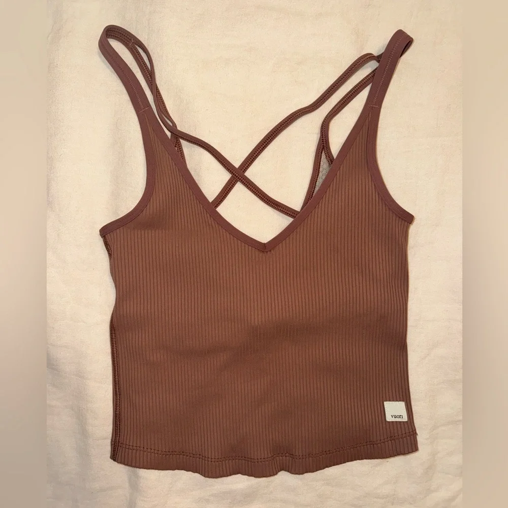 Vuori Ribbed Crop Tank Top - Picture 4 of 6
